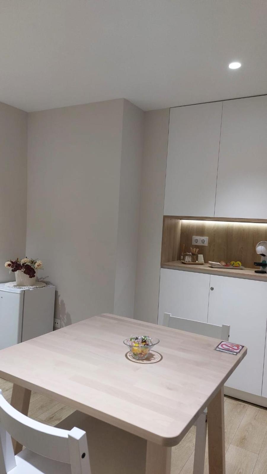 Pension La Castellana Logroño Exteriör bild